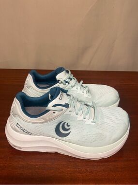 Topo Athletic Phantom 3 Mint/Emerald women’s size 8